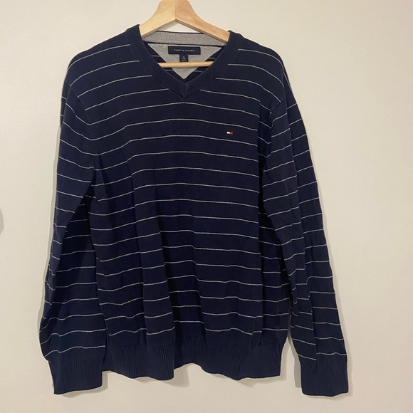 Tommy Hilfiger sweater - Picture 1 of 3